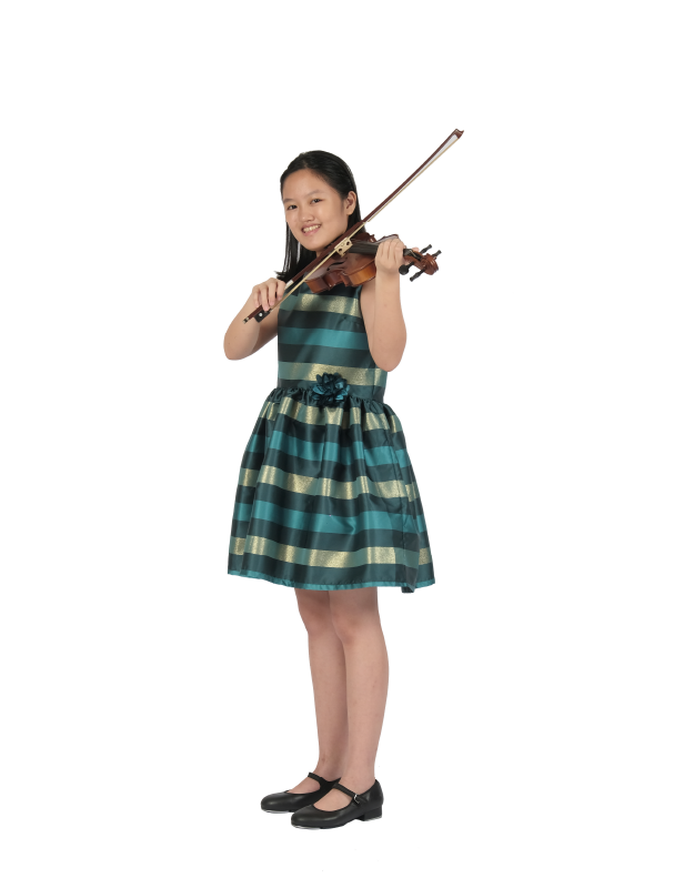 Fine Momentum music student playing the violin