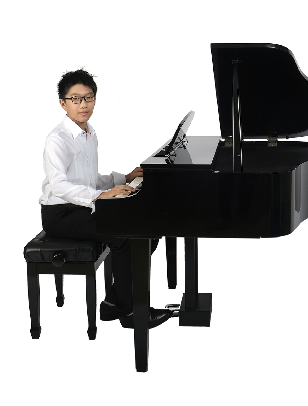 Fine momentum piano lesson student